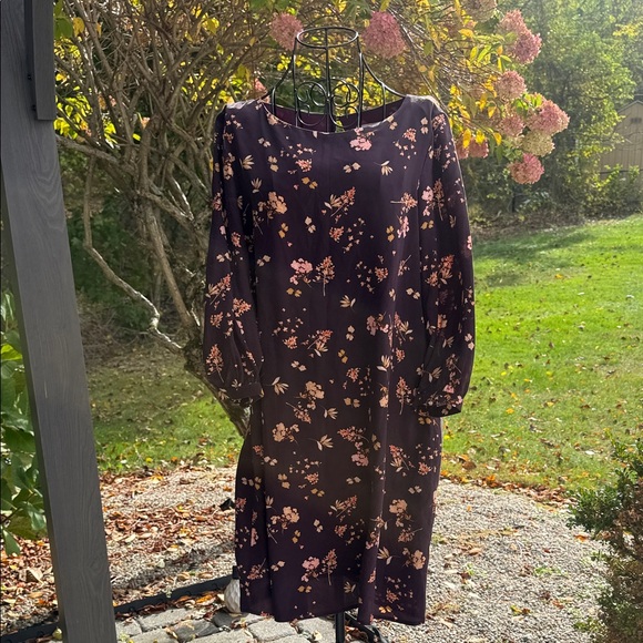 Amour Vert Dresses & Skirts - Amour vent three-quarter sleeve floral silk dress